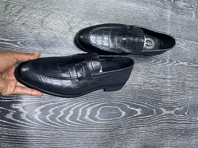 Cuero Ace Croco Black Loafers